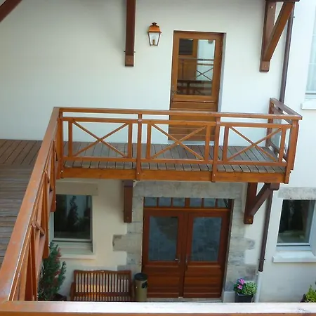 Charles Sander Hotel