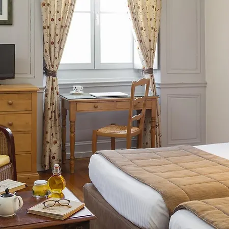 Charles Sander Hotel